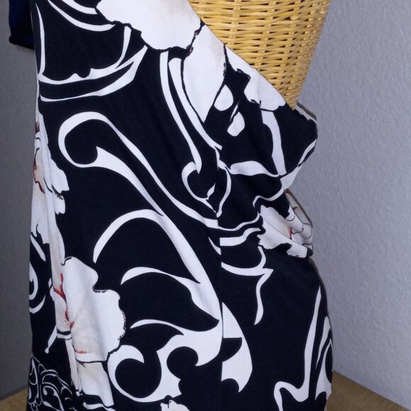 White House Black Market SIgnature Knits Womens Black and White Floral Halter - Picture 3 of 6